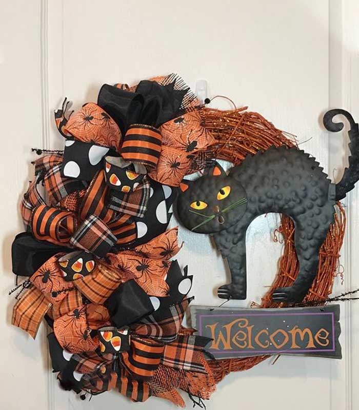 Black Cat Halloween Wreath Ideas, “Boo Loudly”