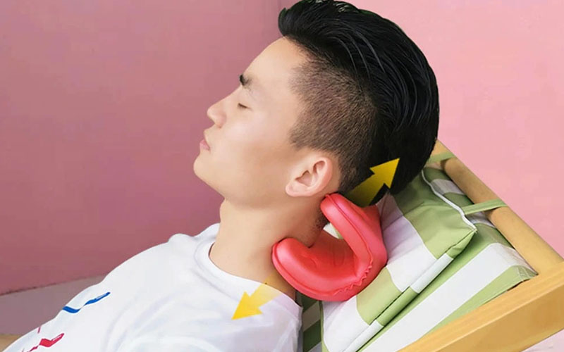 https://cdn2.inspireuplift.com/wp-content/uploads/2020/11/Innovative-Necksaver-Pro-Neck-Stretcher-Pillow-1.jpg