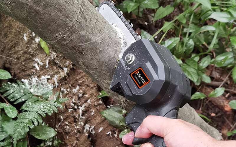 Rechargeable Handheld Mini Battery Powered Chainsaw