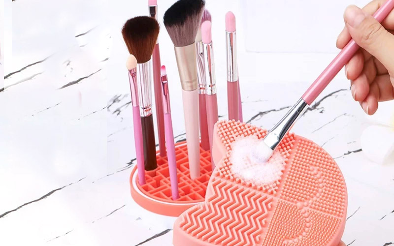 Silicone Makeup Brush Cleaner And Storage Rack 