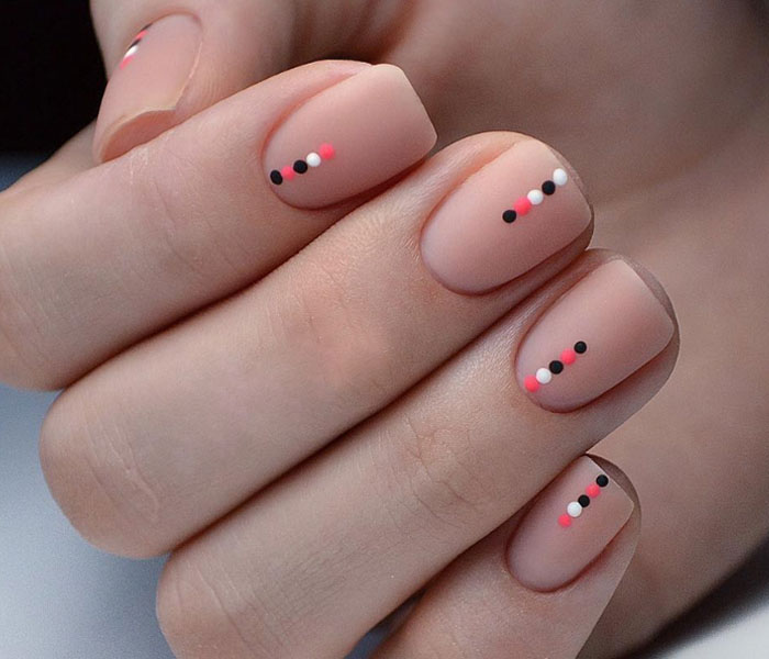 29 Simple Black Nail Designs (that you'll go crazy for!) 2024 - Actually  Arielle