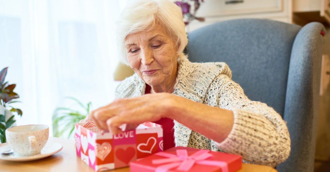 50 Gifts For 80 Year Old Woman To Make Her Feel Young