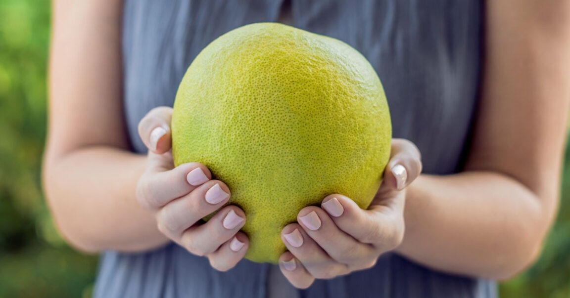 What Is Pomelo? How to Cut & Eat Pomelo for Benefits
