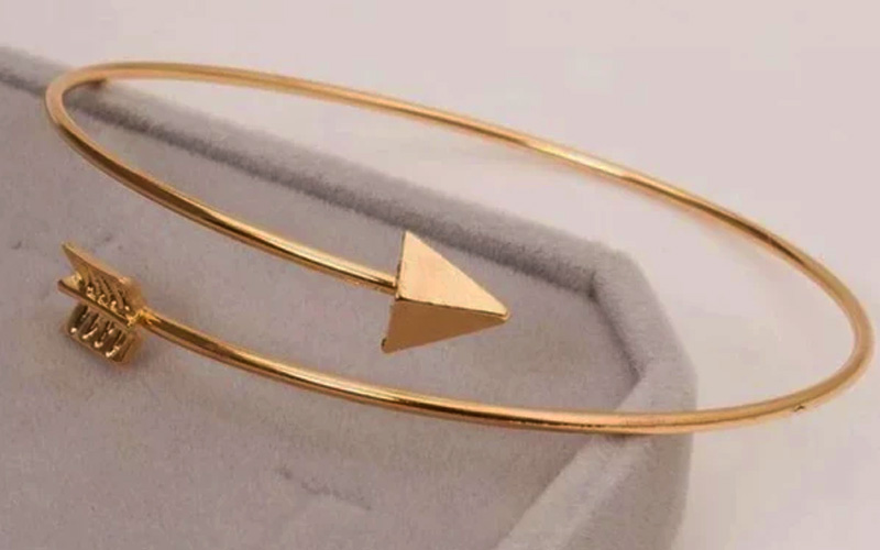 Dainty Gold Arrow Bracelet