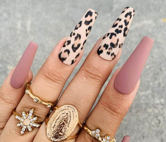 MISUD Extra Long Coffin Fake Nails, 24Pcs Gold & White Swirl False Nails,  Glossy Full Cover Nude Acrylic Nails for Women and Girls