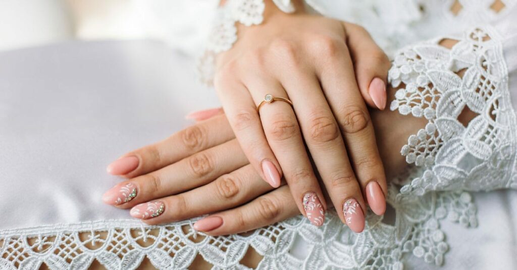 15+ Gifts For Nail Lovers To Polish Hands Creatively