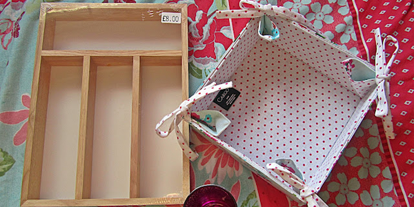 Cutlery trays for organizing makeup