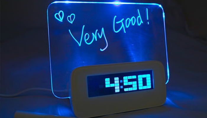 This alarm clock leaves literary notes