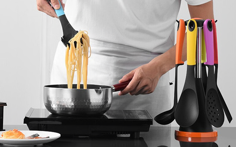 Rotating Kitchen Utensil Carousel
